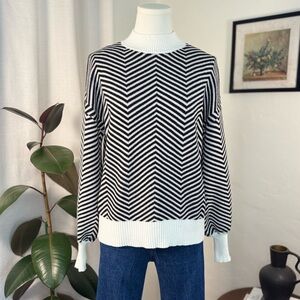 NWT ZESICA Black White Chevron Stripe Sweater Mock Neck Pullover Women’s Small